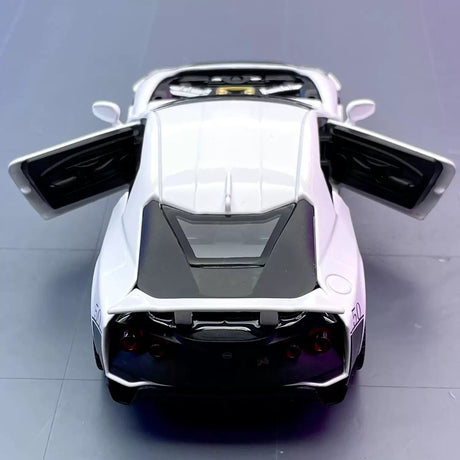 Nissan 2018 GT-R50 von Italdesign White 1:32 – Druckguss-Display-Modell in Druckguss