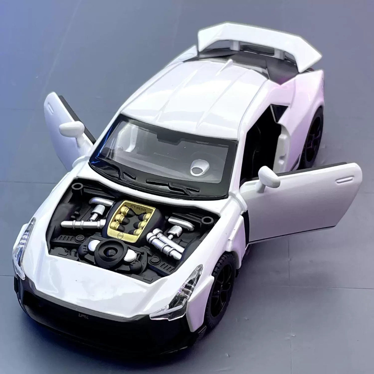 Nissan 2018 GT-R50 från Italdesign vit 1:32 – pressgjuten visningsmodell