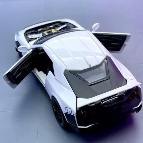 Nissan 2018 GT-R50 von Italdesign White 1:32 – Druckguss-Display-Modell in Druckguss