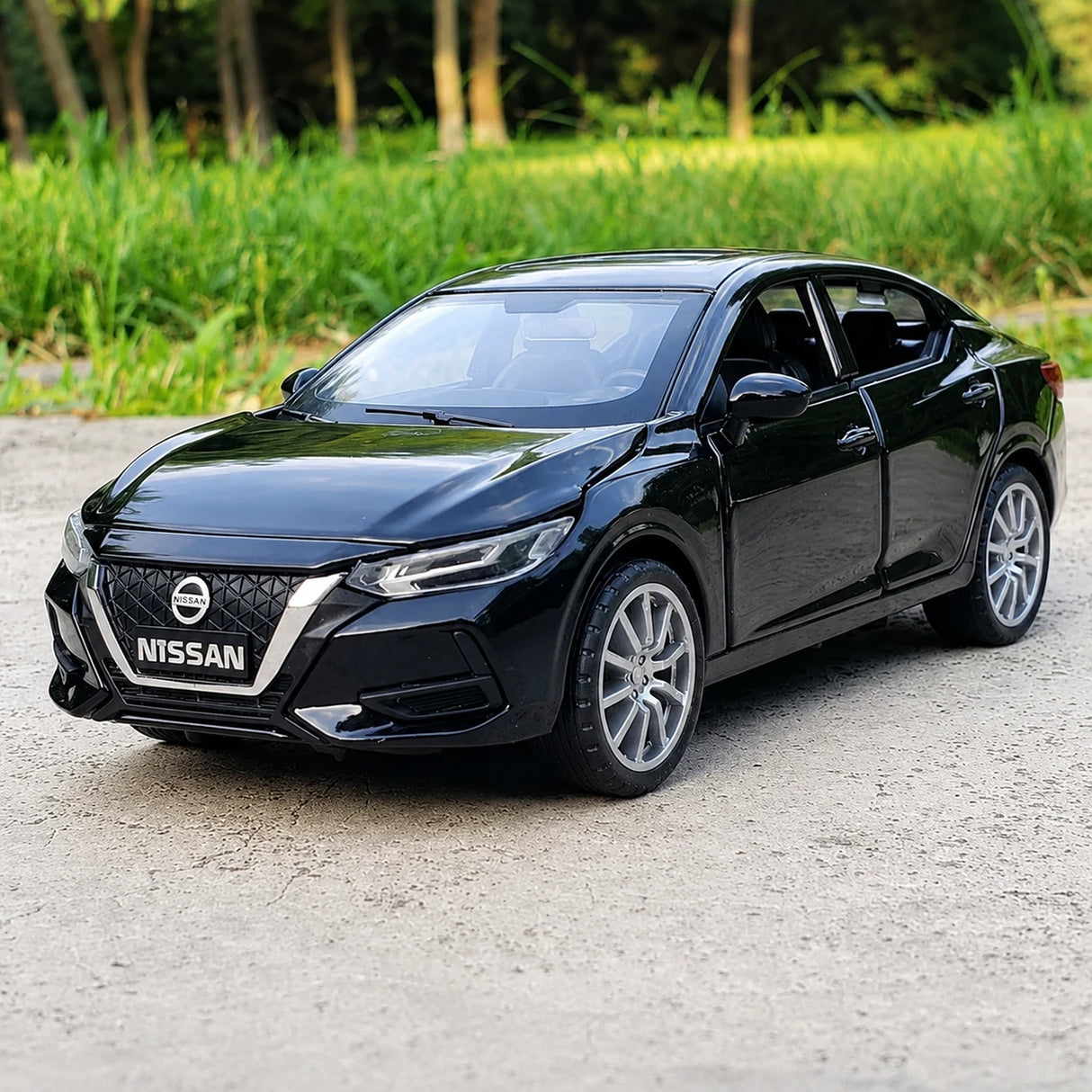 Nissan 2020 Sylphy Black 1:32 – Druckguss-Ausstellungsmodell mit Druckguss