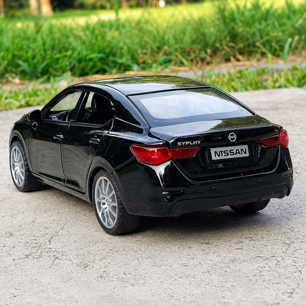 Nissan 2020 Sylphy Black 1:32 – Druckguss-Ausstellungsmodell mit Druckguss