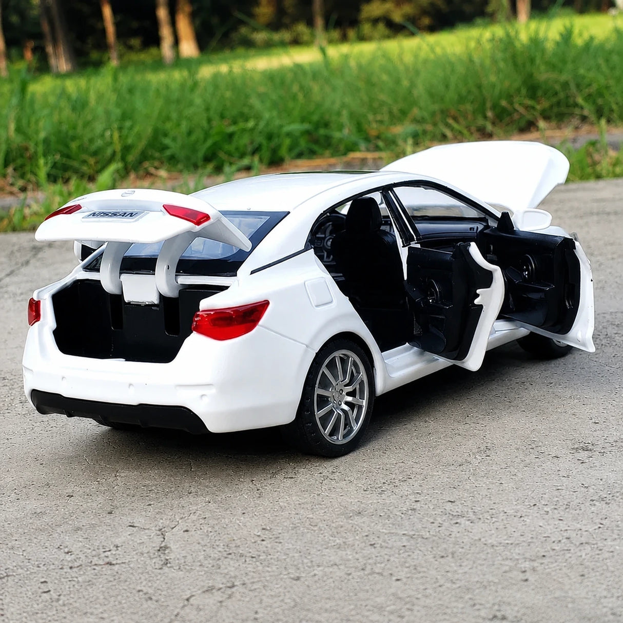 Nissan 2020 Sylphy White 1:32 – Druckguss-Display-Modell in Druckguss