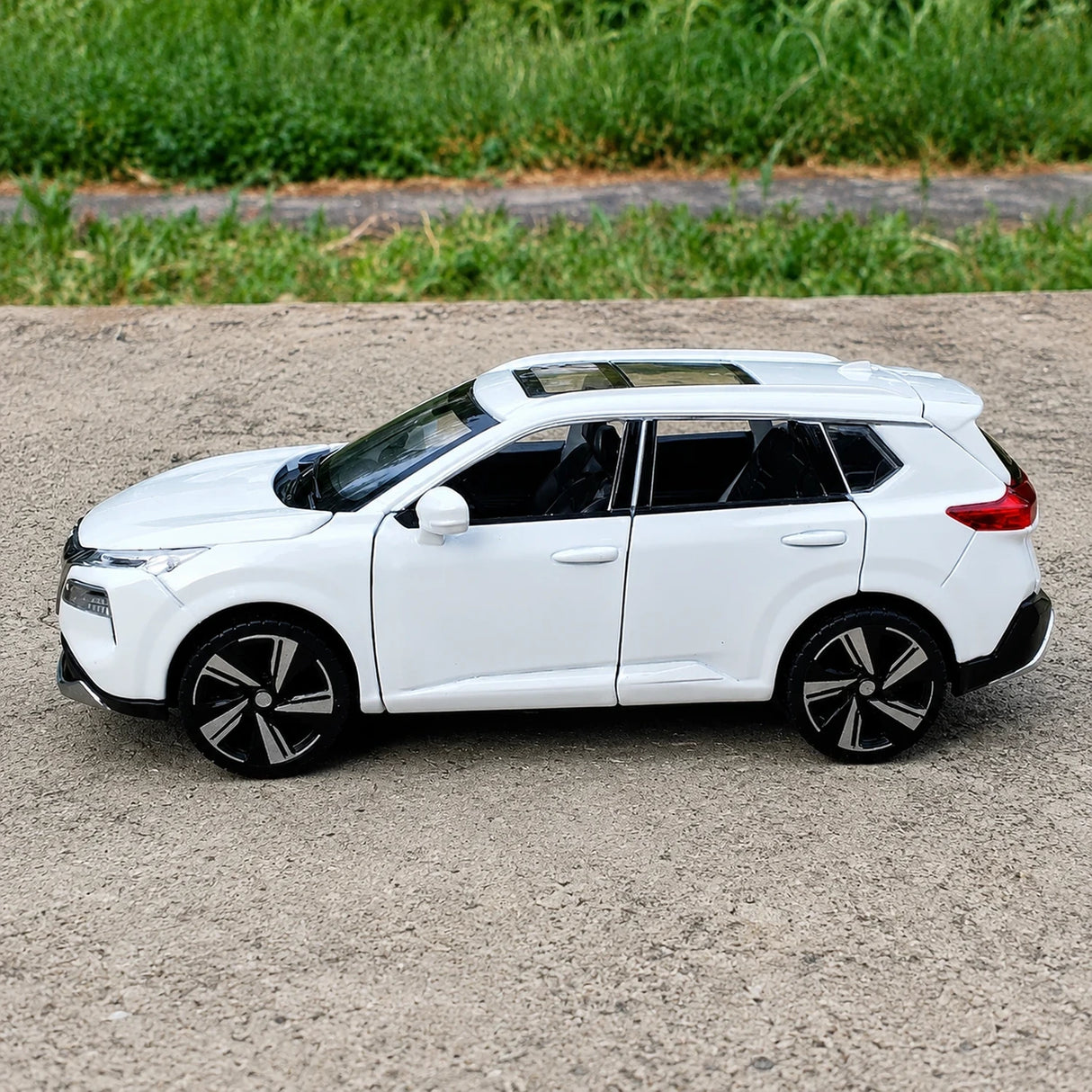 Nissan 2021 X-Trail White 1:32 – Druckguss-Display-Modell in Druckguss