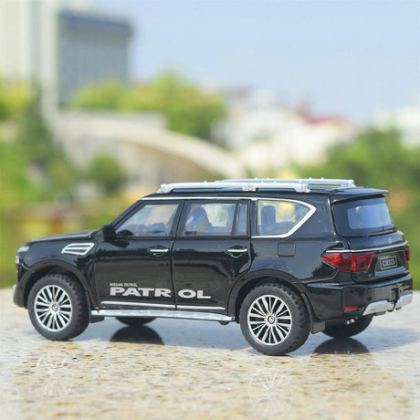 Nissan 2022 Patrol Y62 Black 1:32 – Druckguss-Display-Modell in Druckguss