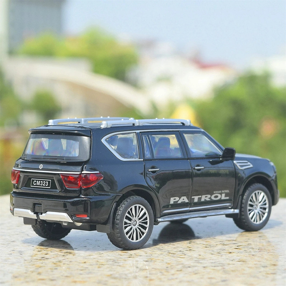 Nissan 2022 Patrol Y62 Black 1:32 – Druckguss-Display-Modell in Druckguss