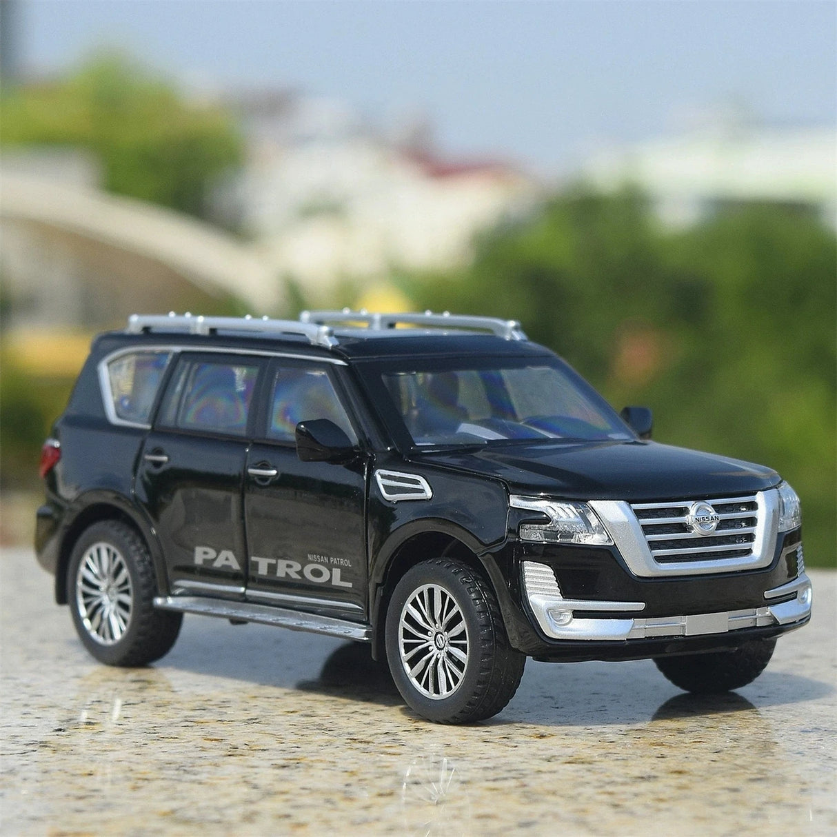 Nissan 2022 Patrol Y62 Black 1:32 – Druckguss-Display-Modell in Druckguss