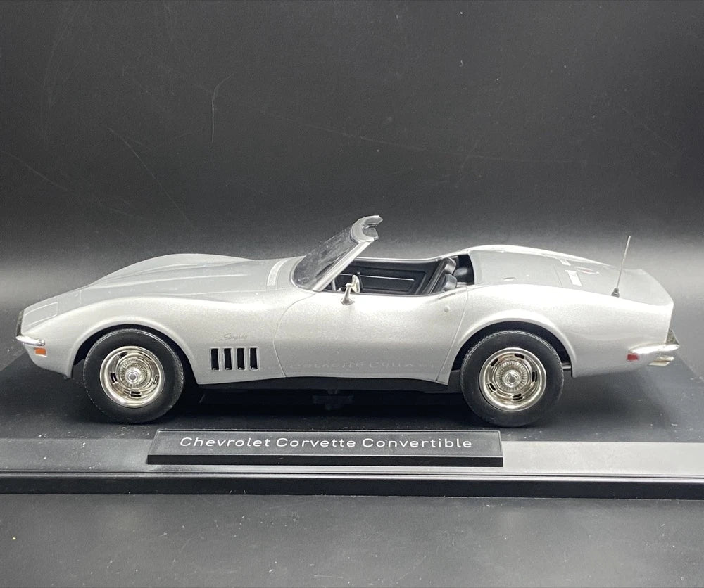 [Norev] 1:18 Chevrolet 1969 Corvette C3 Convertible シルバー モデルカー レジン
