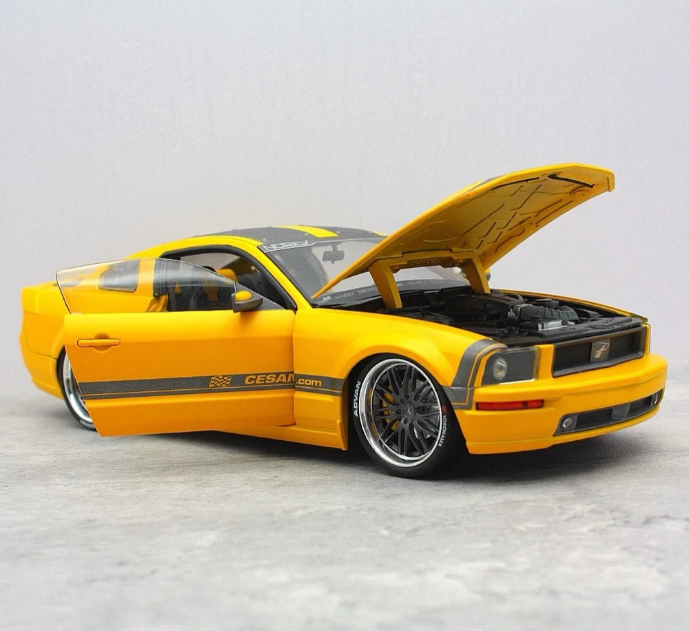[Norev] 1:18 Ford 2006 Mustang CESAM Parotech giallo modellino di auto resina
