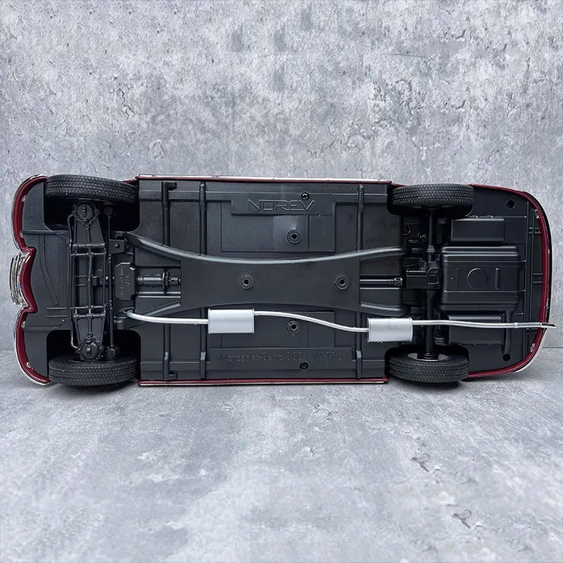 [Norev] 1:18 Mercedes-Benz 1951 300S W186 punainen pienoismalli Die-Cast