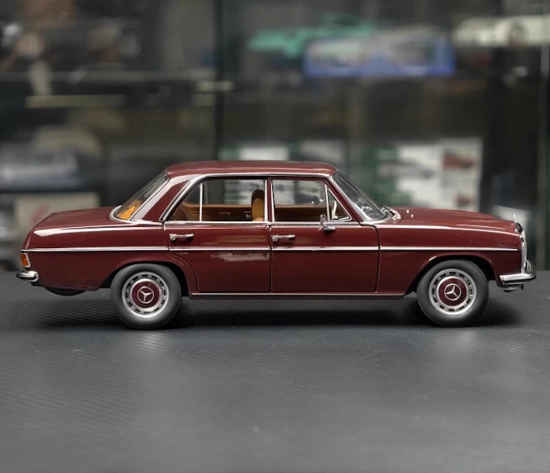 [Norev] 1:18 Mercedes-Benz 1968 200 Red Model Car Die-Cast