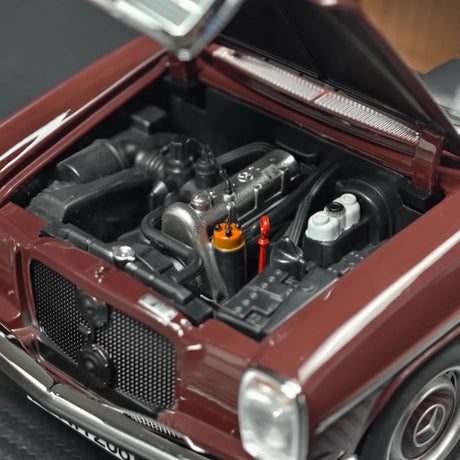 [Norev] 1:18 Mercedes-Benz 1968 200 Red Model Car Die-Cast