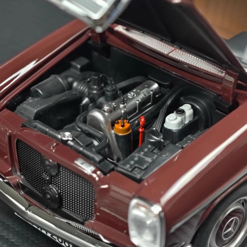 [Norev] 1:18 Mercedes-Benz 1968 200 Red Model Car Die-Cast