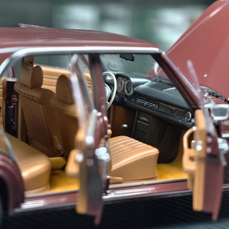 [Norev] 1:18 Mercedes-Benz 1968 200 Red Model Car Die-Cast