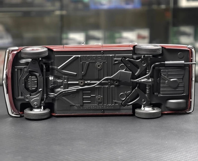 [Norev] 1:18 Mercedes-Benz 1968 200 レッド モデルカー Die-Cast