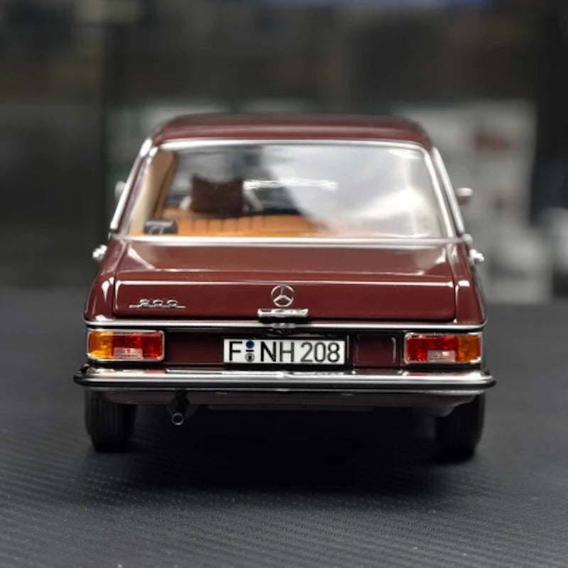 [Norev] 1:18 Mercedes-Benz 1968 200 Red Model Car Die-Cast