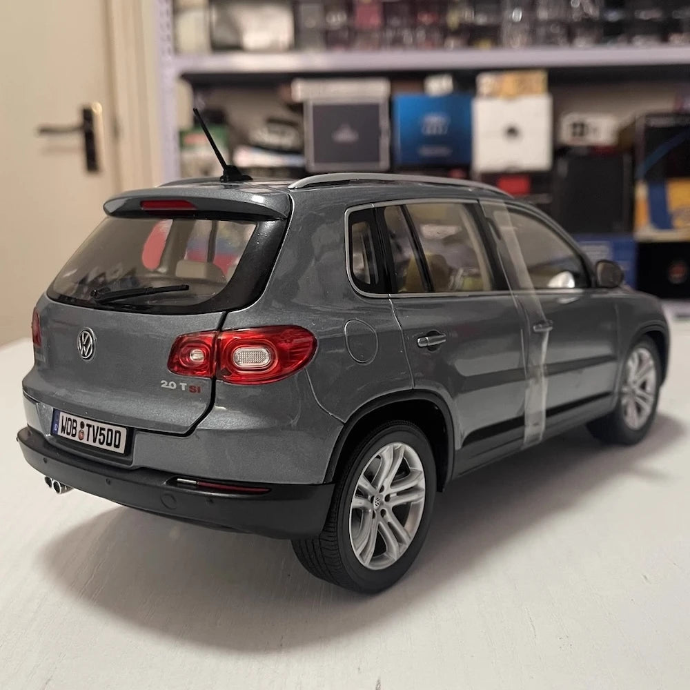 [Norev] 1:18 Volkswagen 2008 Tiguan grigio modellino di auto resina