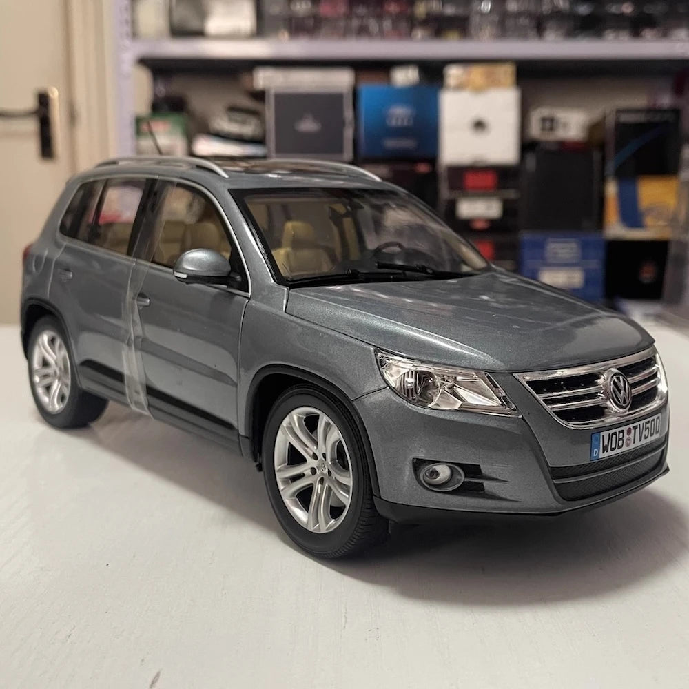 [Norev] 1:18 Volkswagen 2008 Tiguan grigio modellino di auto resina
