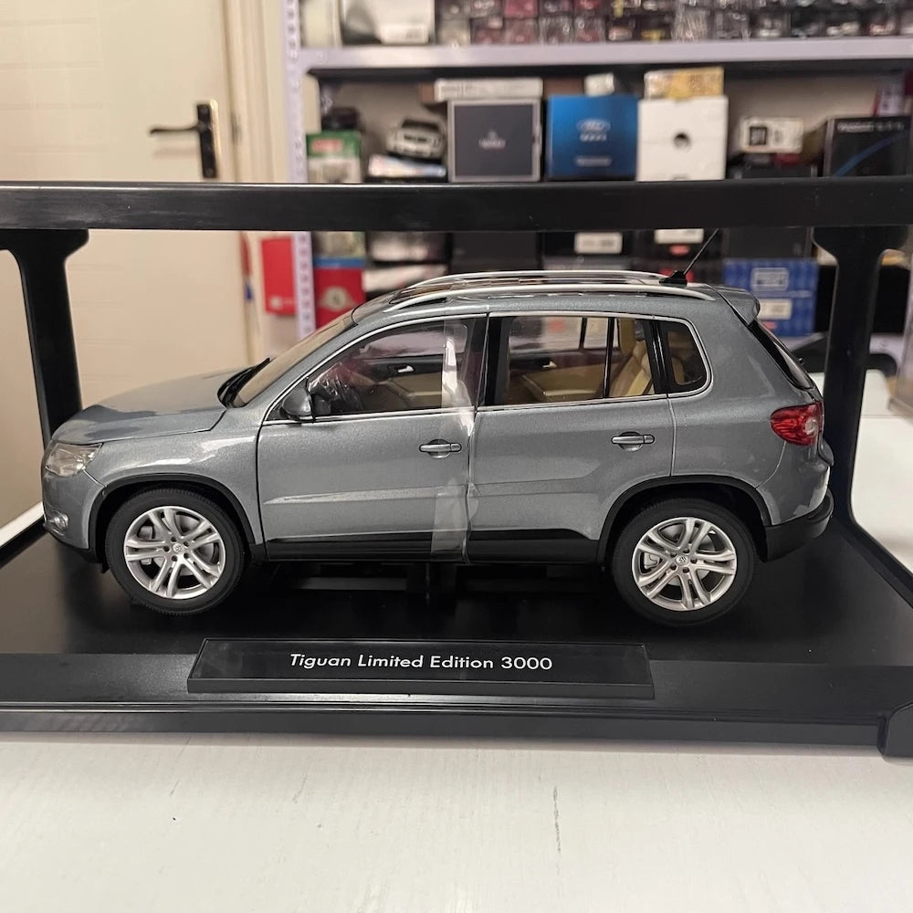 [Norev] 1:18 Volkswagen 2008 Tiguan grigio modellino di auto resina