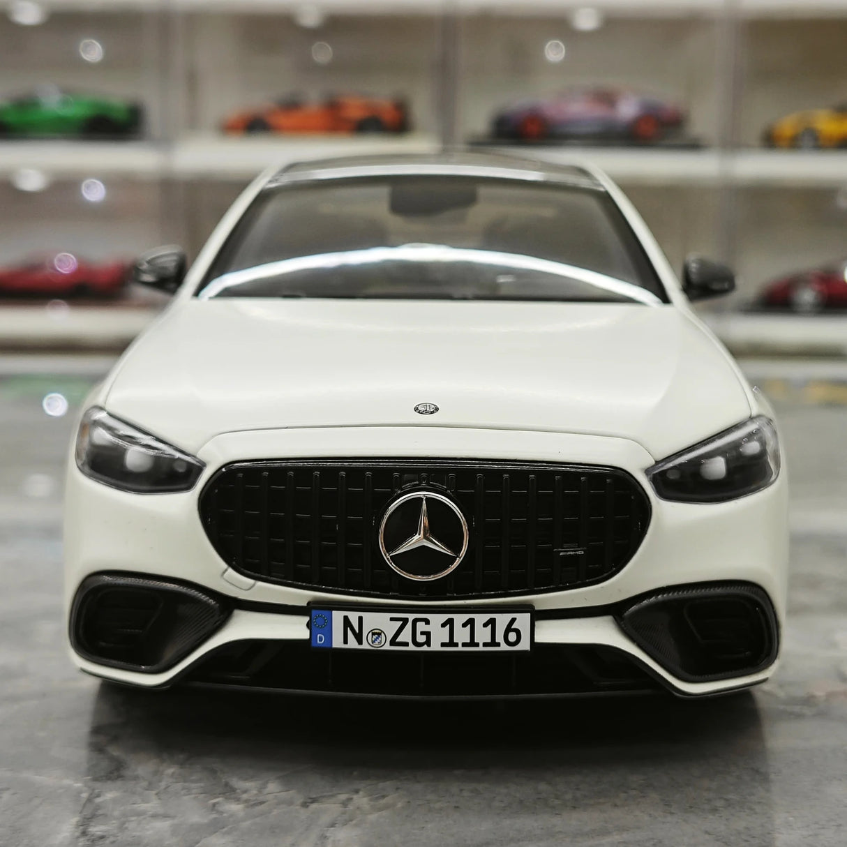 NZG Mercedes-AMG 2023 S 63 E 퍼포먼스 V223 오팔리스 화이트 1:18 – 수집용 다이캐스트 모델 다이캐스트