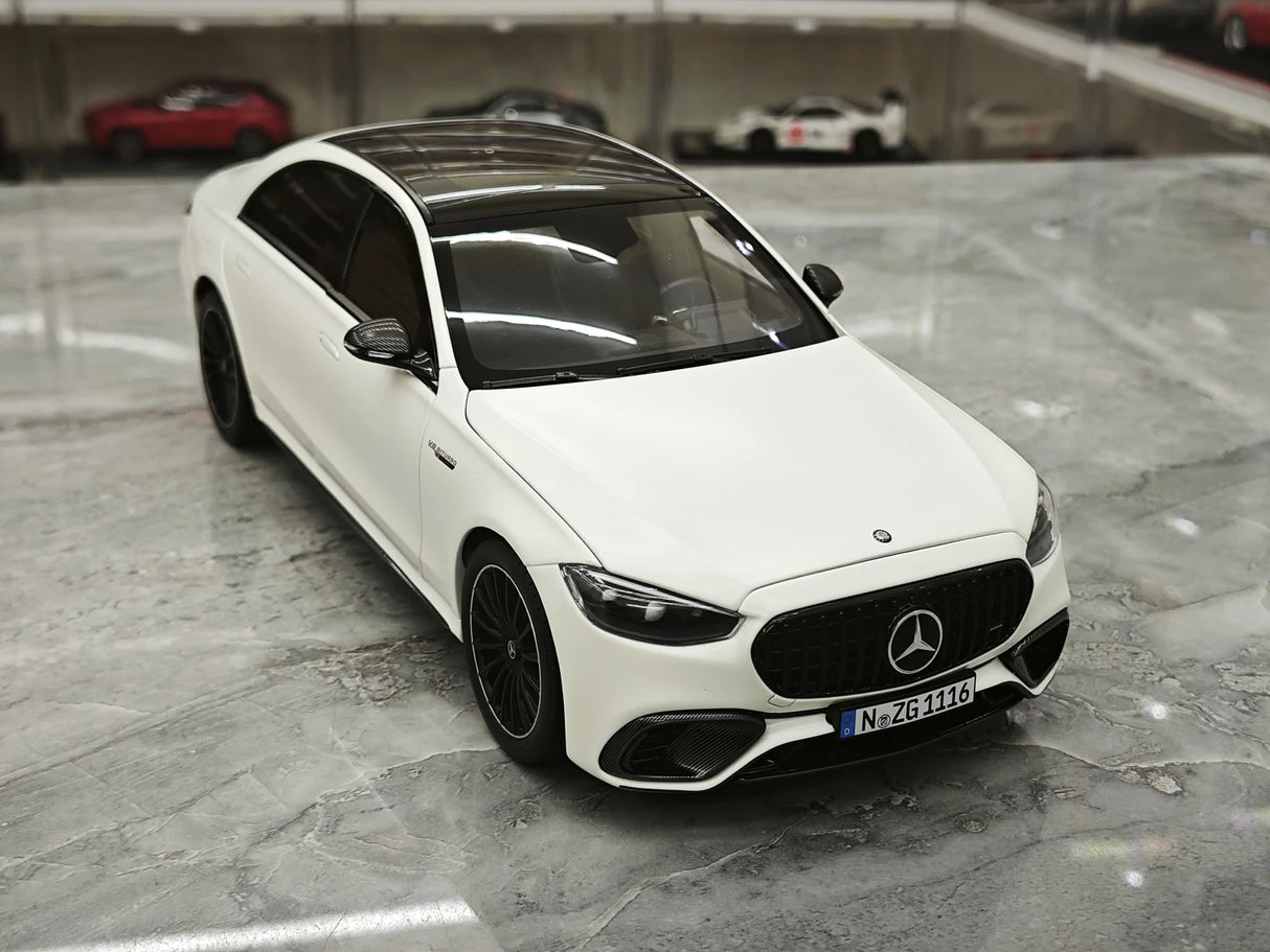 NZG Mercedes-AMG 2023 S 63 E 퍼포먼스 V223 오팔리스 화이트 1:18 – 수집용 다이캐스트 모델 다이캐스트
