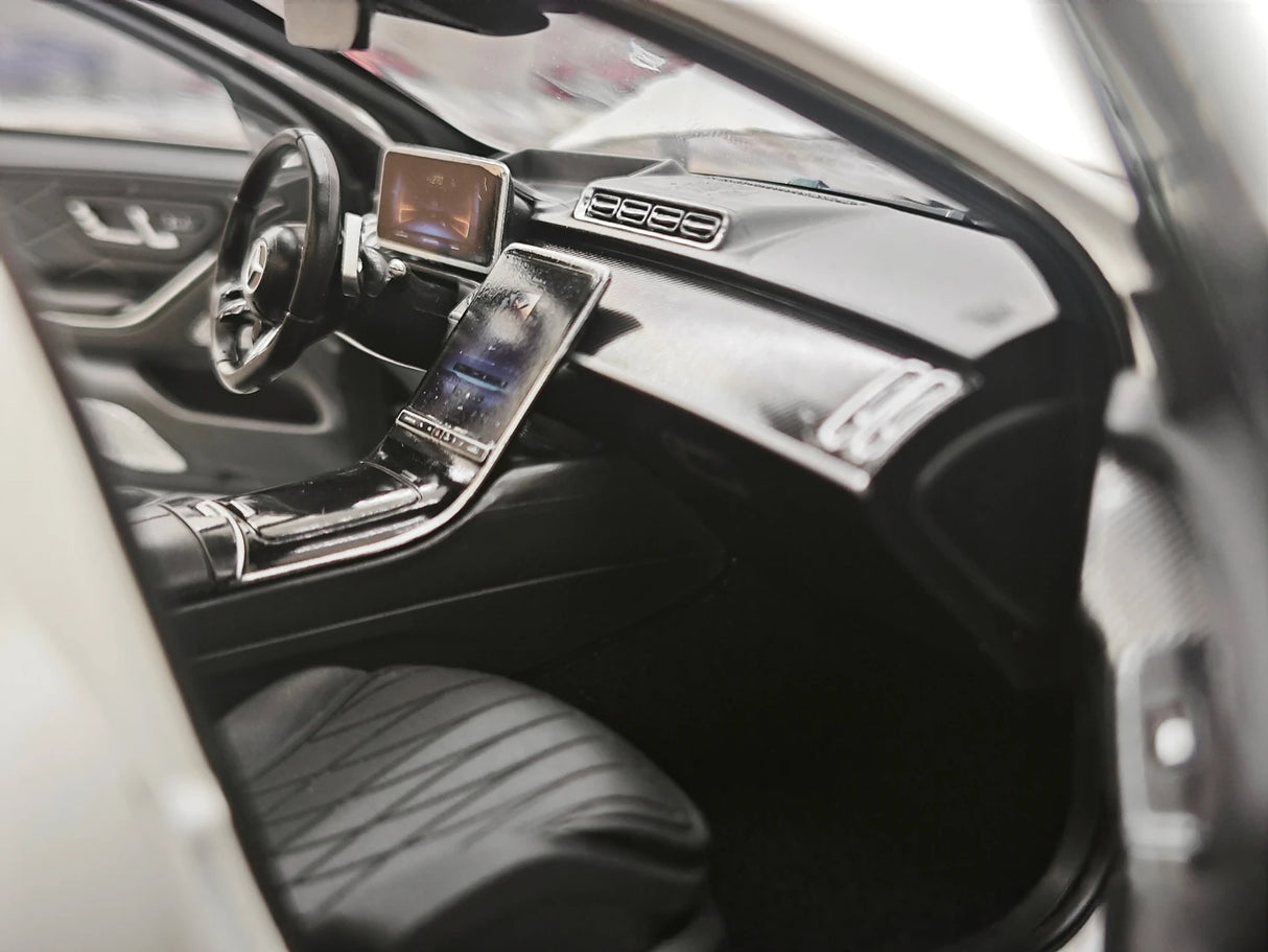 NZG Mercedes-AMG 2023 S 63 E 퍼포먼스 V223 오팔리스 화이트 1:18 – 수집용 다이캐스트 모델 다이캐스트
