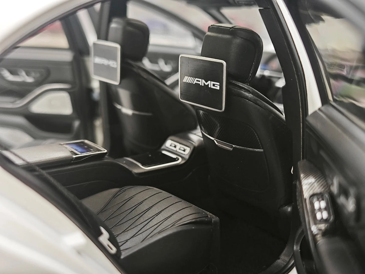 NZG Mercedes-AMG 2023 S 63 E 퍼포먼스 V223 오팔리스 화이트 1:18 – 수집용 다이캐스트 모델 다이캐스트