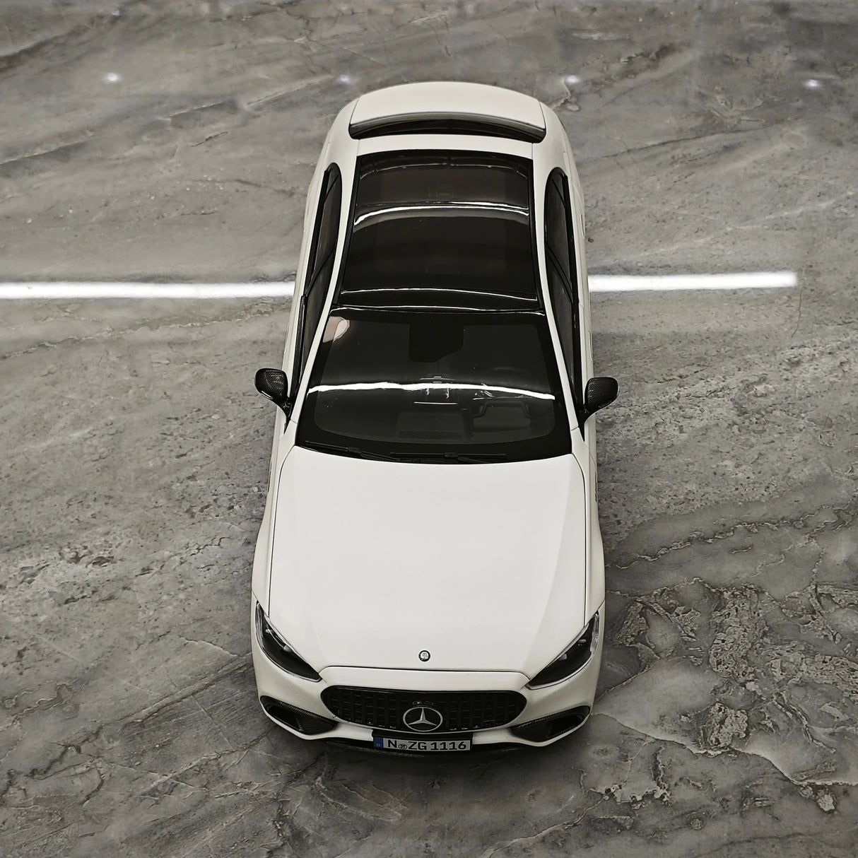 NZG Mercedes-AMG 2023 S 63 E 퍼포먼스 V223 오팔리스 화이트 1:18 – 수집용 다이캐스트 모델 다이캐스트