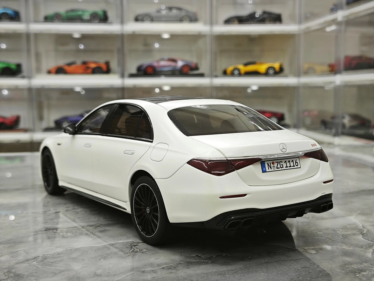 NZG Mercedes-AMG 2023 S 63 E 퍼포먼스 V223 오팔리스 화이트 1:18 – 수집용 다이캐스트 모델 다이캐스트