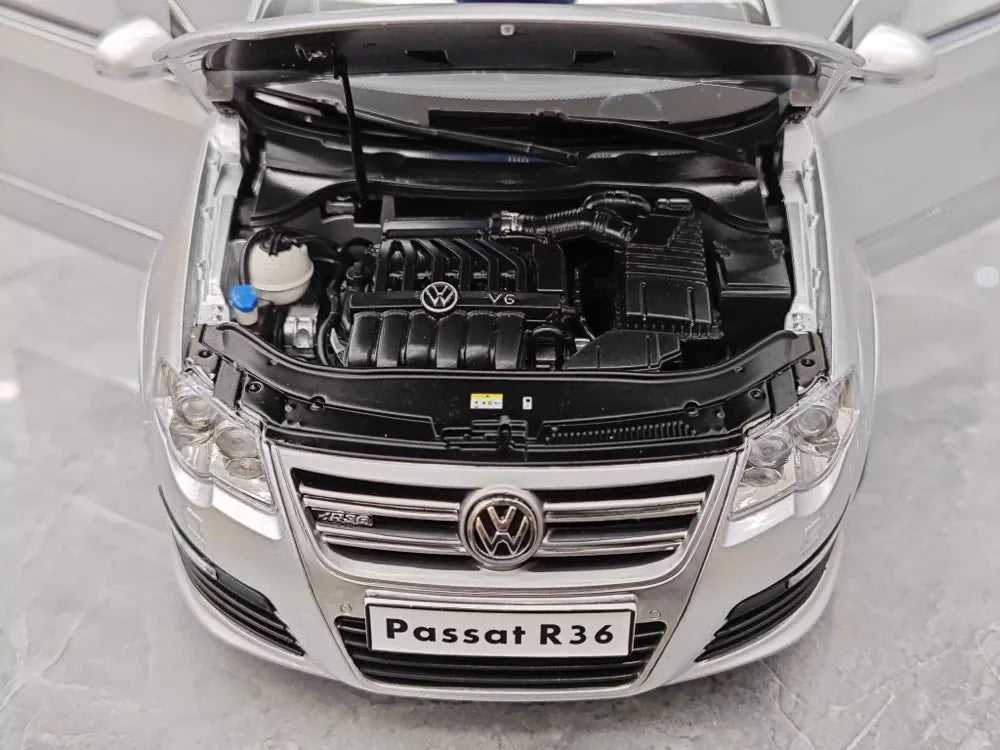 [NZG] 1:18 Volkswagen 2008 Passat R36 Estate Silver Model Car Die-Cast
