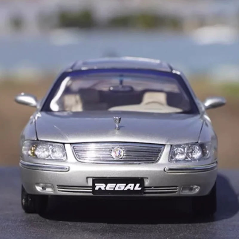[OEM] 1:18 Buick 1997 Regal argento modellino di auto Die-Cast