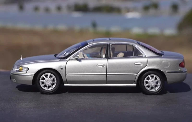 [OEM] 1:18 Buick 1997 Regal argento modellino di auto Die-Cast