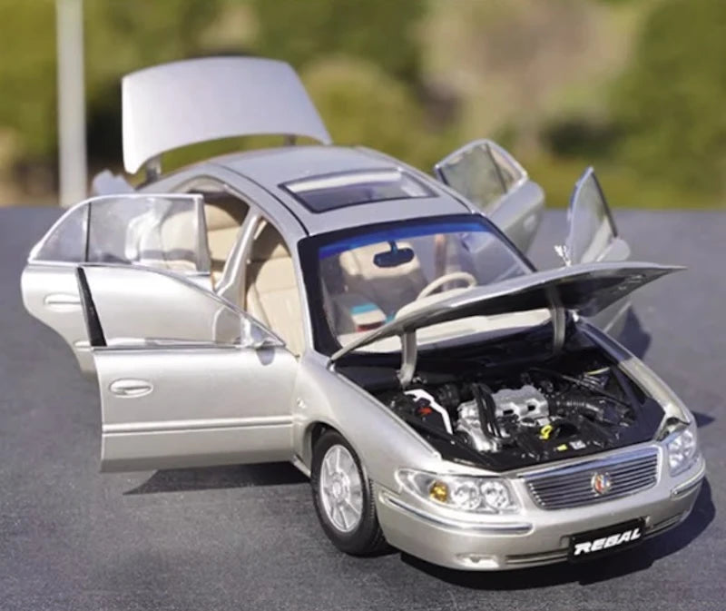 [OEM] 1:18 Buick 1997 Regal Silver Model Car Die-Cast