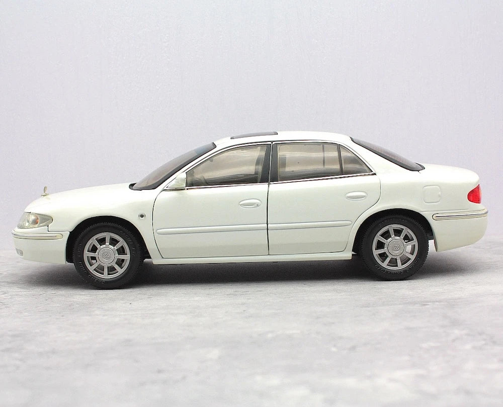 [OEM] 1:18 Buick 1997 Regal bianco modellino di auto Die-Cast