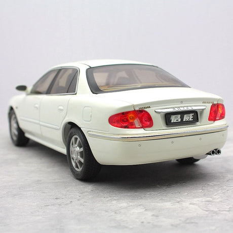 [OEM] 1:18 Buick 1997 Regal White Model Car Die-Cast