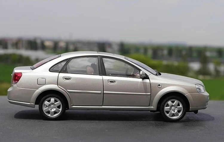 [OEM] 1:18 Buick 2003 Excelle Silver Model Car Die-Cast