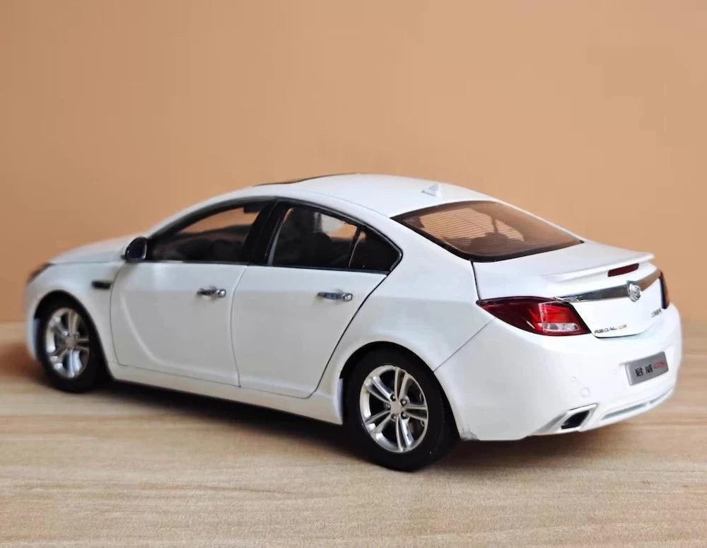 [OEM] 1:18 Buick 2014 Regal GS White Model Car Die-Cast