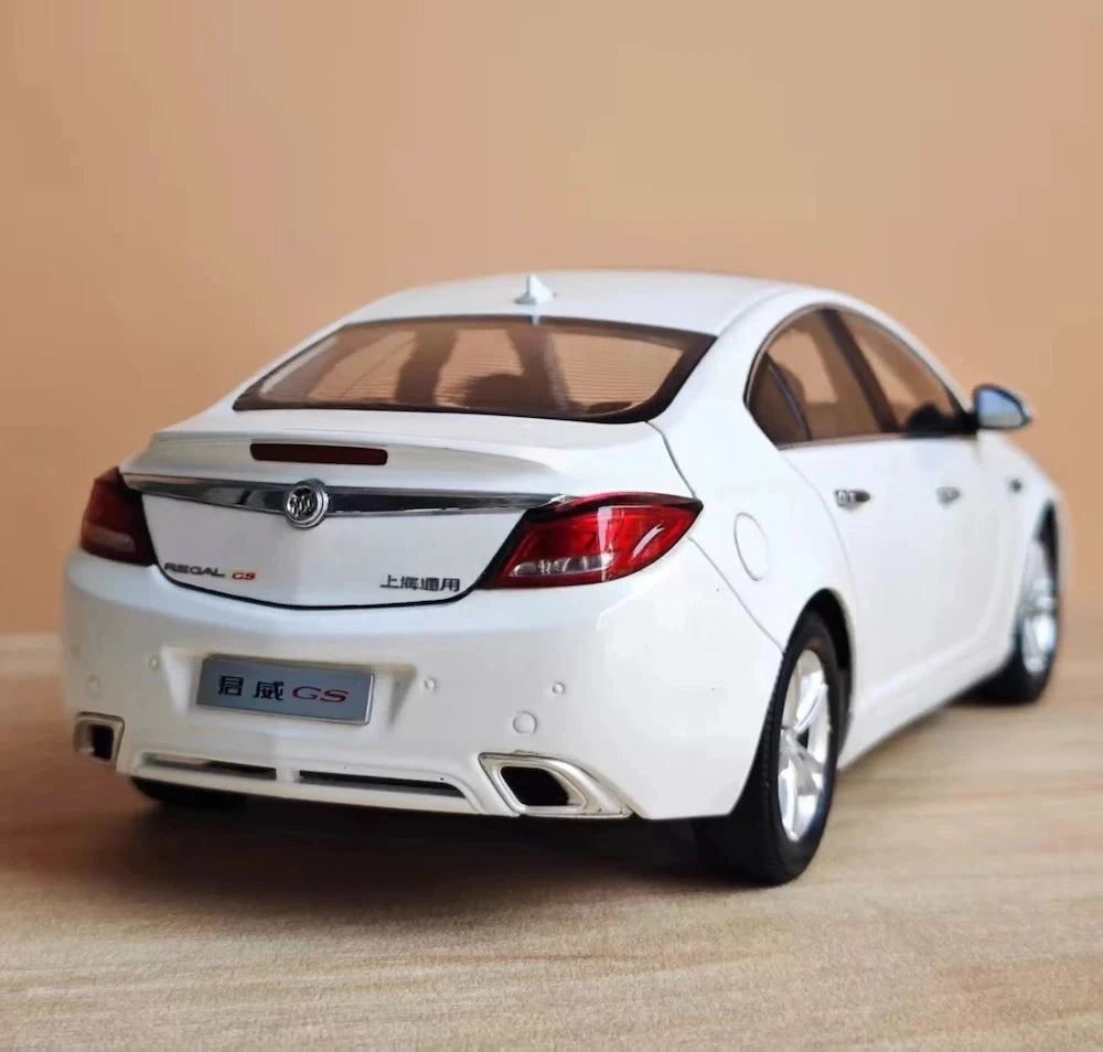 [OEM] 1:18 Buick 2014 Regal GS White Model Car Die-Cast