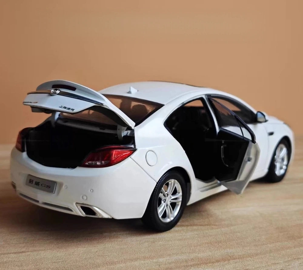 [OEM] 1:18 Buick 2014 Regal GS White Model Car Die-Cast