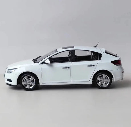 [OEM] 1:18 Chevrolet 2012 Cruze White Model Car Die-Cast