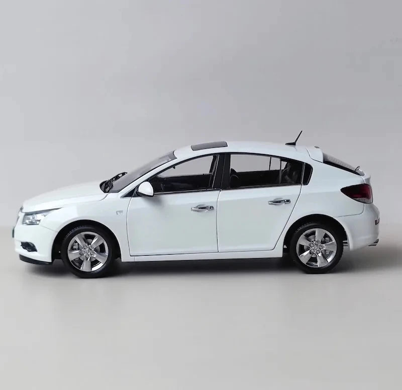 [OEM] 1:18 Chevrolet 2012 Cruze bianco modellino di auto Die-Cast