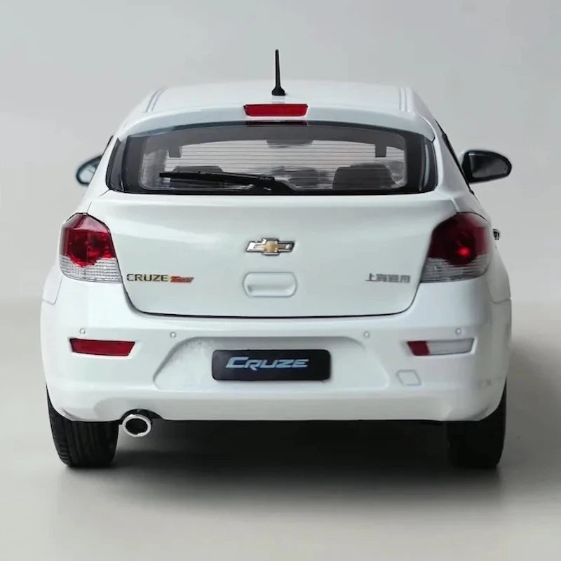 [OEM] 1:18 Chevrolet 2012 Cruze White Model Car Die-Cast