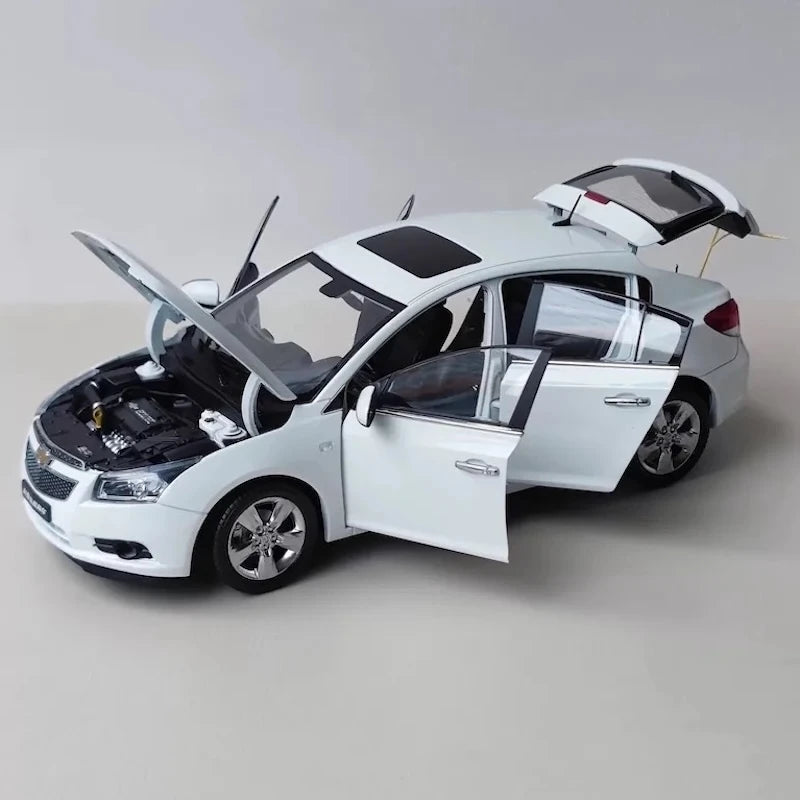 [OEM] 1:18 Chevrolet 2012 Cruze bianco modellino di auto Die-Cast