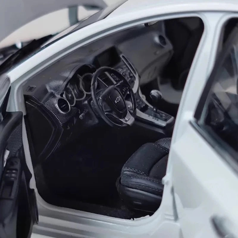 [OEM] 1:18 Chevrolet 2012 Cruze bianco modellino di auto Die-Cast