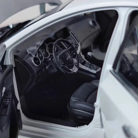 [OEM] 1:18 Chevrolet 2012 Cruze White Model Car Die-Cast
