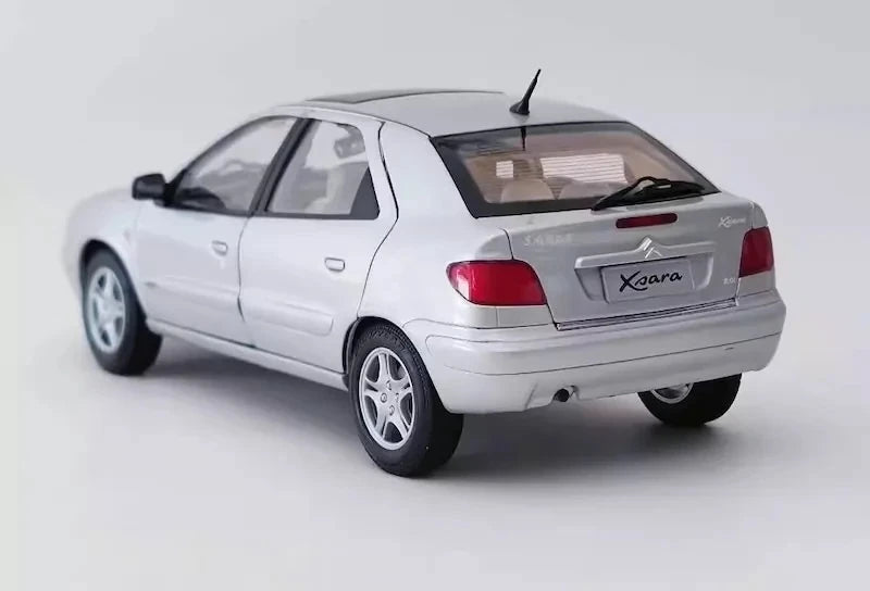 [OEM] 1:18 Citroen 1997 Xsara argent voiture miniature Die-Cast