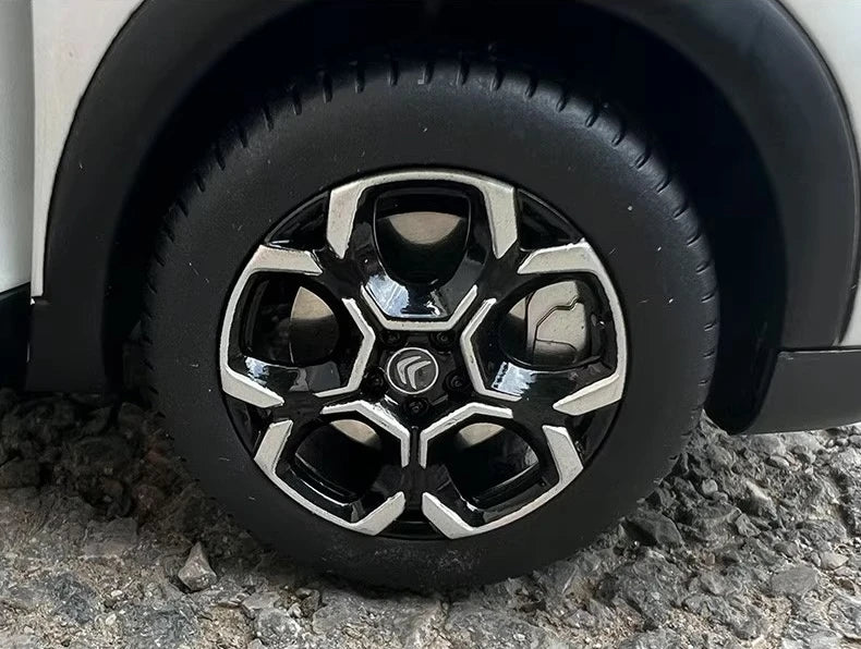 [OEM] 1:18 Citroen 2022 C5 Aircross Beyond White Model Car Die-Cast