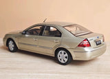 [OEM] 1:18 Ford 2000 Mondeo Gold Model Car Die-Cast