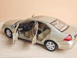 [OEM] 1:18 Ford 2000 Mondeo Gold Model Car Die-Cast
