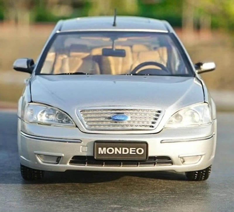 [OEM] 1:18 Ford 2000 Mondeo Silver Model Car Die-Cast