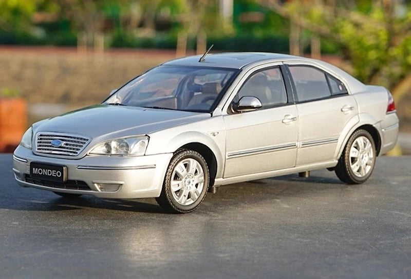 [OEM] 1:18 Ford 2000 Mondeo Silver Model Car Die-Cast